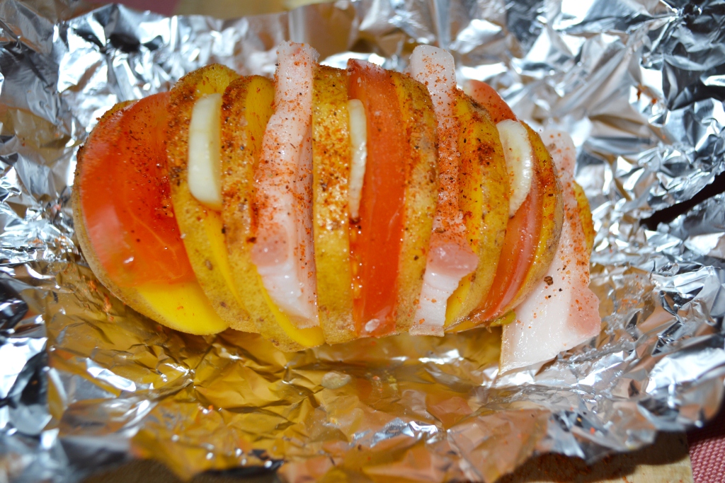Картошка в фольге с салом в духовке рецепт с фото пошагово в